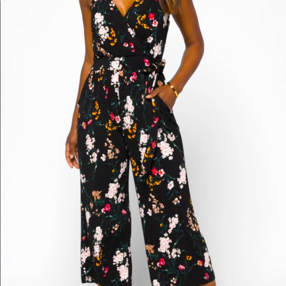 NWOT Kayleigh Floral crop the waist Jumpsuit with pockets